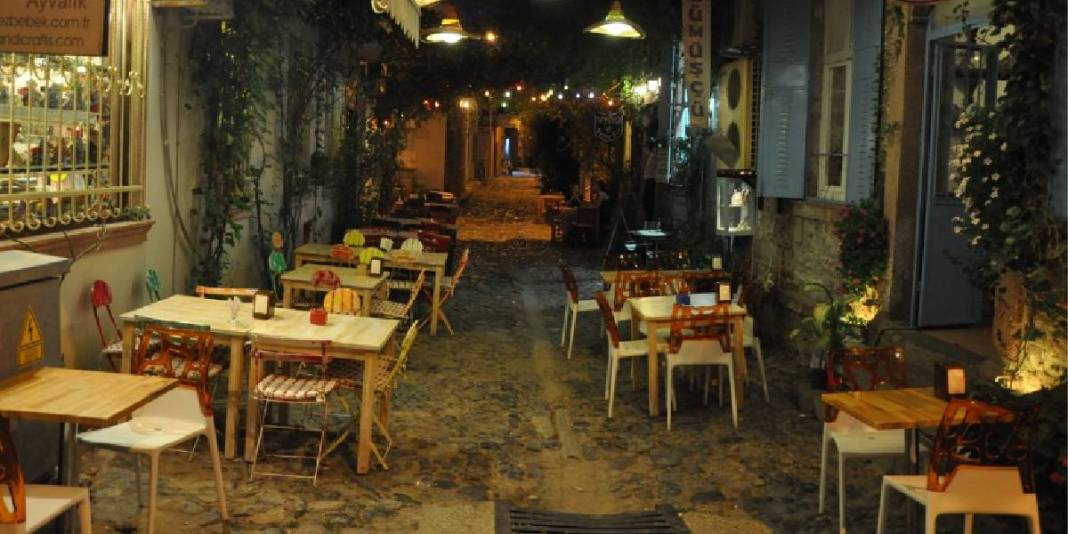 Kendinizi sahile bırakın, damla sakızlı kahvenin tadına varın! Burası bir cennet: Eylül ayında mutlaka görün 3